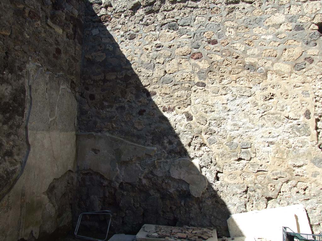 V.1.26 Pompeii. March 2009. Room “c”, north wall of cubiculum.

