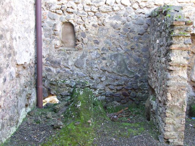 V.2.1 Pompeii.  December 2007.   Room 12, Room in north west corner 