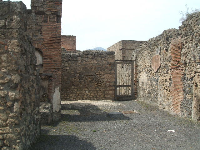 V.2.1 Pompeii. March 2009. Room 2, South wall.