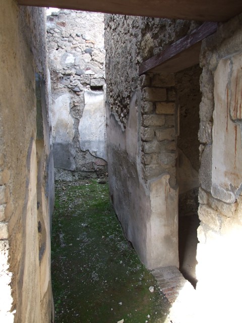 V.2.4 Pompeii. December 2007. Room 16, corridor around the sides of room 17.