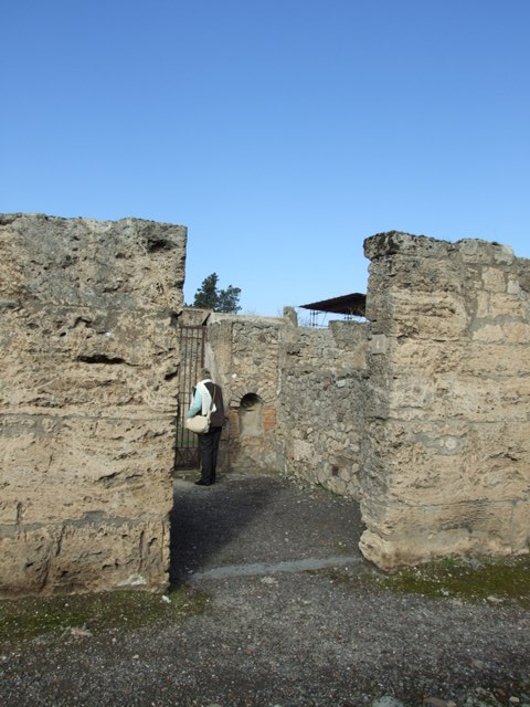 V.2.4 Pompeii. December 2007.Doorway to room 3.
