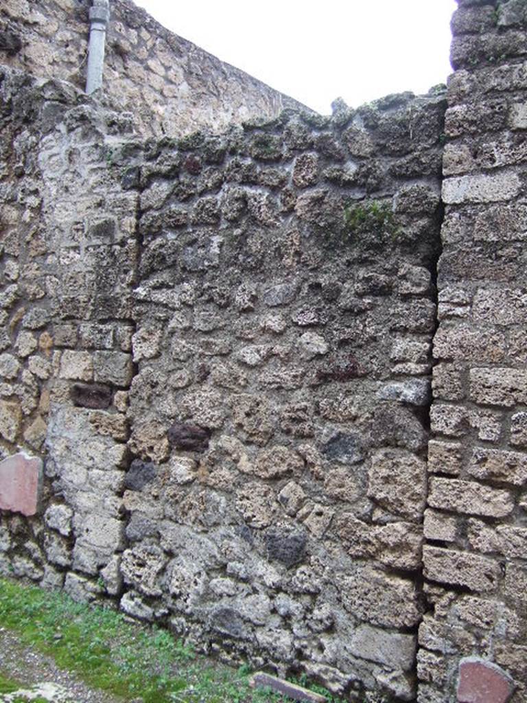 Pompeii. December 2005. 
Blocked doorway in the wall between V.2.a and V.2.b, leading into fauces of V.2.1, (room 6 or room m).  
