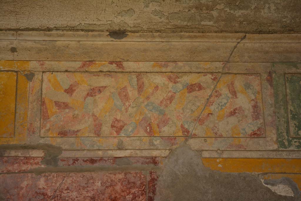 V.2.h Pompeii. October 2019. Cubiculum g, detail of panel in centre of upper south wall.
Foto Annette Haug, ERC Grant 681269 DCOR.
