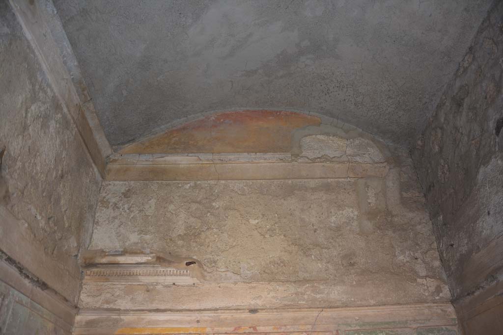 V.2.h Pompeii. October 2019. Cubiculum g, detail of upper south wall.
Foto Annette Haug, ERC Grant 681269 DCOR.


