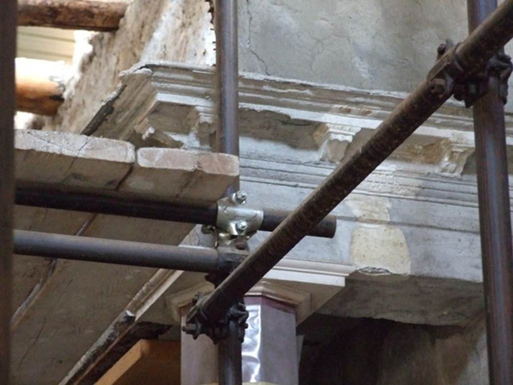 V.2.i Pompeii. Room 21, stucco in corinthian oecus. Under restoration in December 2007.
