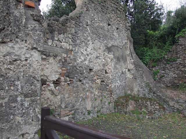 V.3.2 Pompeii. May 2010. North-west corner of workshop, remains of water-basin.