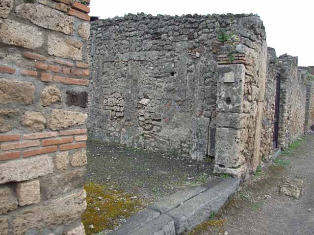 V.3.5 Pompeii. May 2010. West wall.