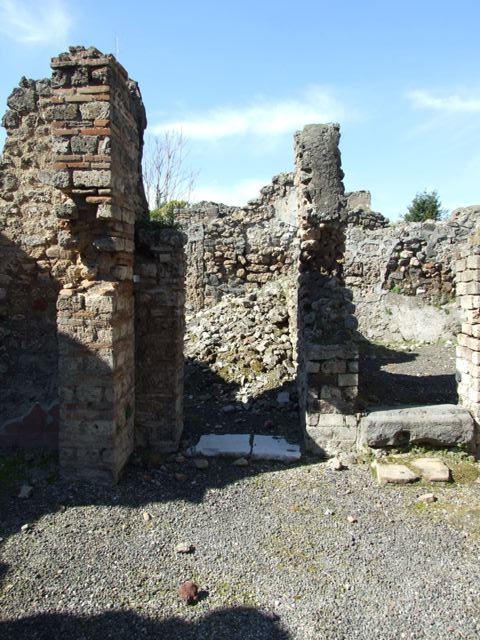 V.3.9 Pompeii. March 2009. Triclinium. East wall.