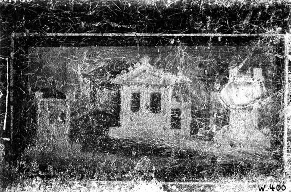 V.3.11 Pompeii. W.400. Wall decoration – architectural landscape.
There is no record in PPP of where this painting may have come from.
See Bragantini, de Vos, Badoni, 1983. Pitture e Pavimenti di Pompei, Parte 2. Rome: ICCD. (p.80-81, ref 503110Z01 no precise location)
According to Notizie degli Scavi di Antichità, 1902, landscapes would have been found on the walls of the fauces, tablinum and triclinium.
Photo by Tatiana Warscher. Photo © Deutsches Archäologisches Institut, Abteilung Rom, Arkiv. 

