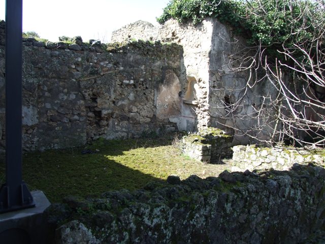 V.4.13 Pompeii. March 2009. Garden. South wall.