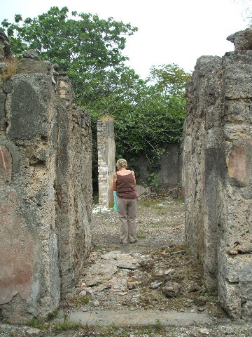 V.4.c Pompeii.  May 2005. Doorways to Andron, Tablinum and Cubiculum.
