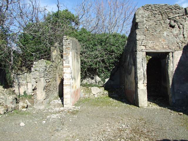 V.4.c Pompeii.  March 2009.  Looking east from the end of the Andron, into the Garden area.