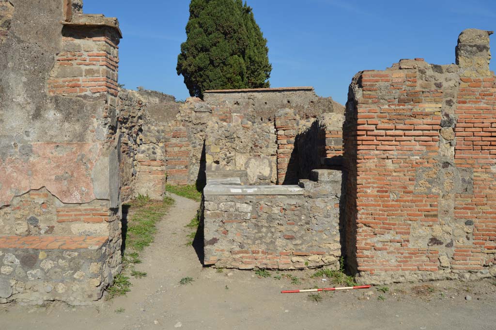 VI.1.2, Pompeii. October 2017. Entrance doorway to bar-room. 
Foto Taylor Lauritsen, ERC Grant 681269 DÉCOR.

