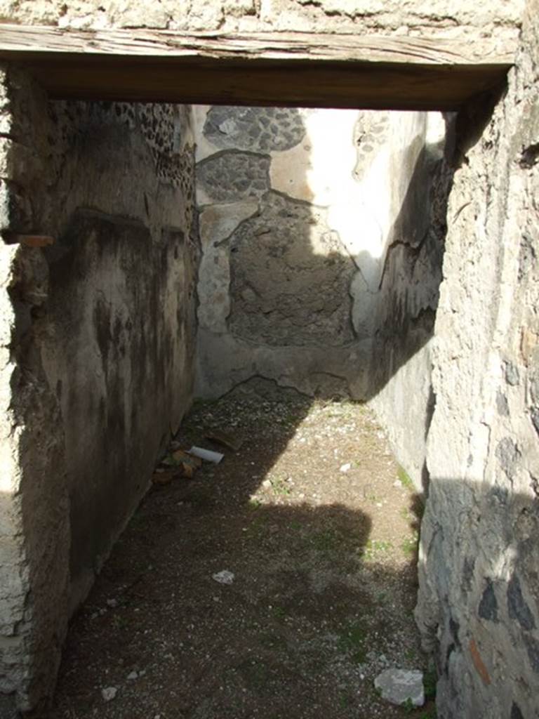 VI.1.7 Pompeii. December 2007. Doorway to room 21, looking north.