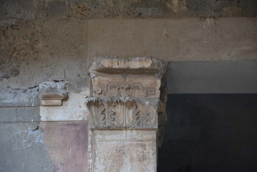 VI.2.4 Pompeii. March 2019. Detail of capital on north side of atrium.
Foto Annette Haug, ERC Grant 681269 DÉCOR.
