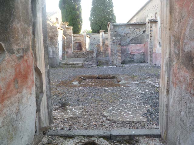 VI.2.15 Pompeii. May 2010. Looking south towards south wall of tablinum, on the left. On the right, can be seen the south wall of the east portico of the peristyle. Model as viewed in Naples Archaeological Museum.
