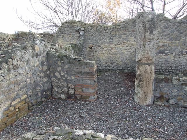 VI.5.3 Pompeii. December 2007. Room 20, west wall with remains of wall painting and niche.
