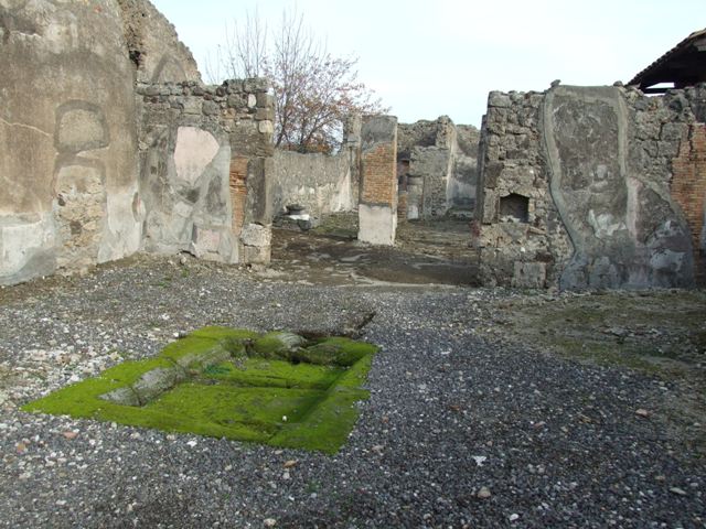 VI.5.5 Pompeii. December 2007. South wall of peristyle with half columns.  