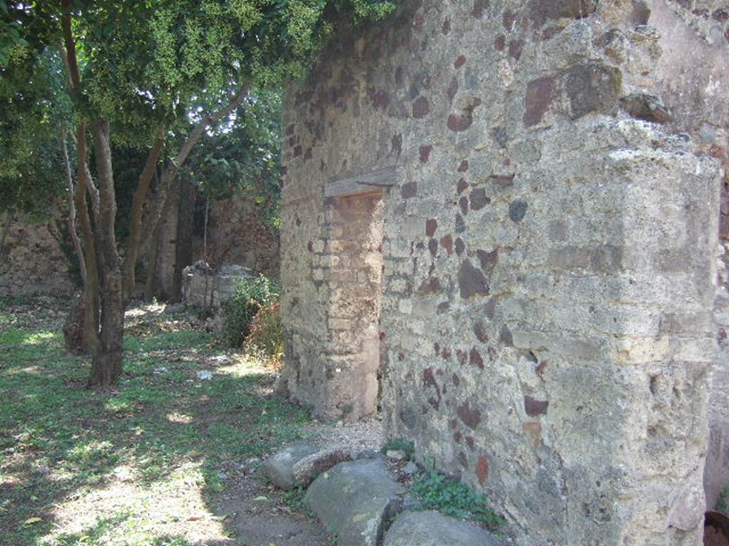 VI.5.7 Pompeii. September 2005. West side of garden area. According to Eschebach, site of two cubicula. See Eschebach, L., 1993. Gebudeverzeichnis und Stadtplan der antiken Stadt Pompeji. Kln: Bhlau. (p.170)


