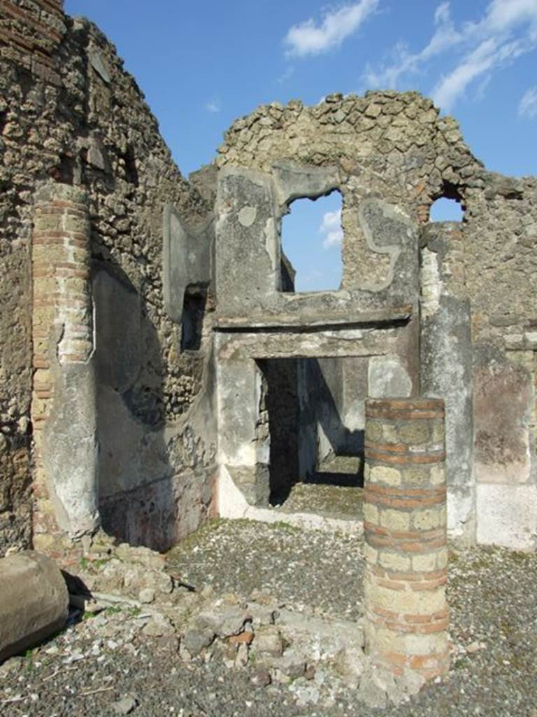 VI.7.1 Pompeii.  March 2009.  East wall of light-well containing two windows which looked into the light-well.