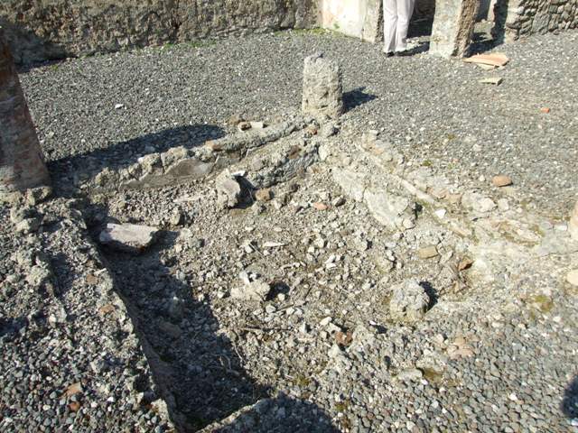 VI.7.3 Pompeii. March 2009. Room 1, north wall of atrium, with niche.
According to Fiorelli, under the niche was found an alphabet written by a child of the house, still getting used to writing his letters- AXBVC
See Pappalardo, U., 2001. La Descrizione di Pompei per Giuseppe Fiorelli (1875). Napoli: Massa Editore. (p.57)