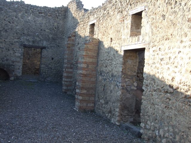 VI.7.15 Pompeii. December 2007. South wall of yard, near entrance doorway.