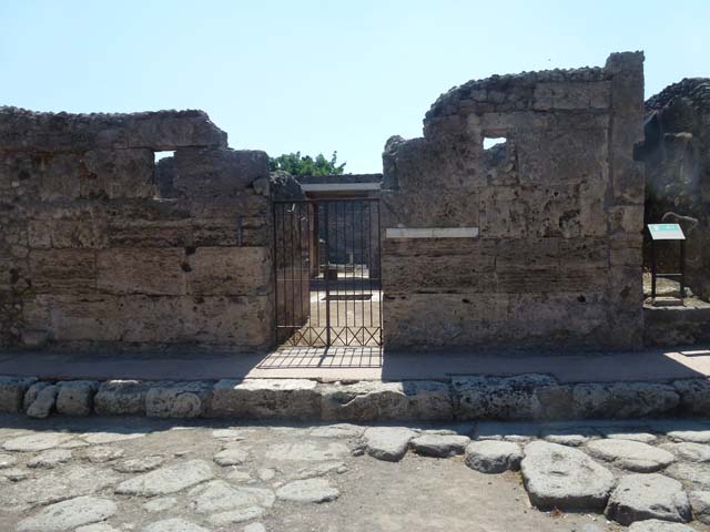 VI.7.23 Pompeii. Atrium.
