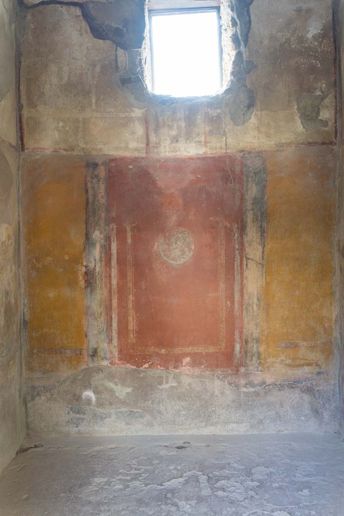 VI.8.3/5 Pompeii. April 2022. Room 16, west wall with square window. Photo courtesy of Johannes Eber.