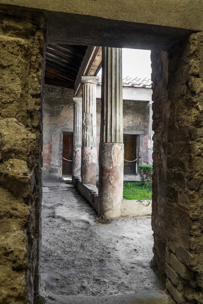 VI.8.3/5 Pompeii. April 2022. 
Room 13, looking west through doorway from kitchen towards peristyle.
Photo courtesy of Johannes Eber.
