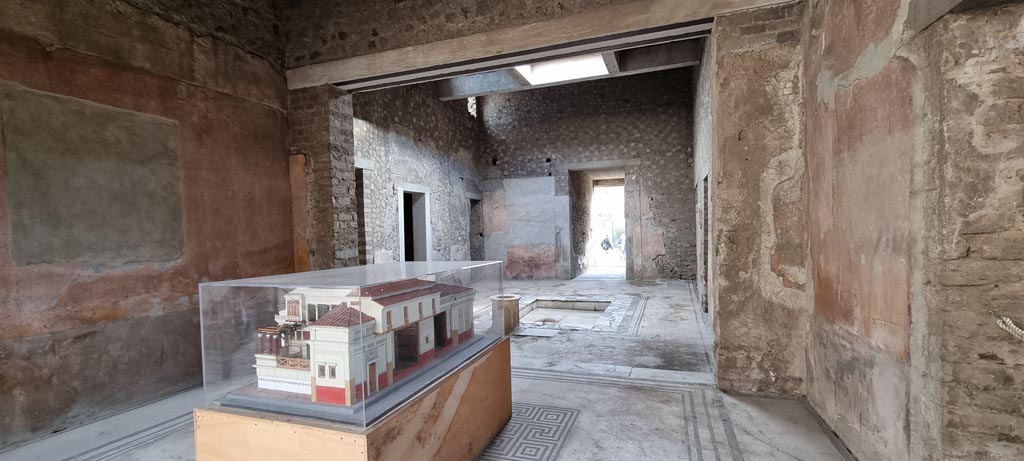 VI.8.3/5 Pompeii. December 2023. Looking south across atrium from tablinum. Photo courtesy of Miriam Colomer.