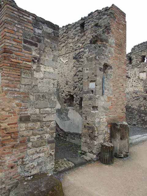VI.8.14 Pompeii. May 2006. Entrance and doorway to rear room.