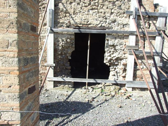 VI.8.20 Pompeii. March 2009. Room 19. Cistern in south west corner.