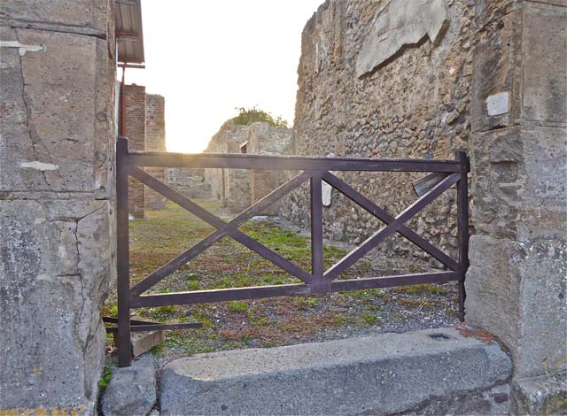 VI.8.20 Pompeii. December 2005. Room 1, looking west along south wall of entrance corridor.