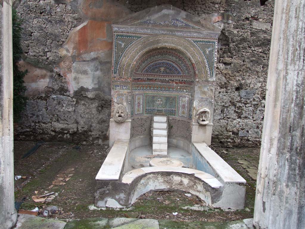 VI.8.22 Pompeii. December 2006. Room 11, view of the large fountain on west side of garden.