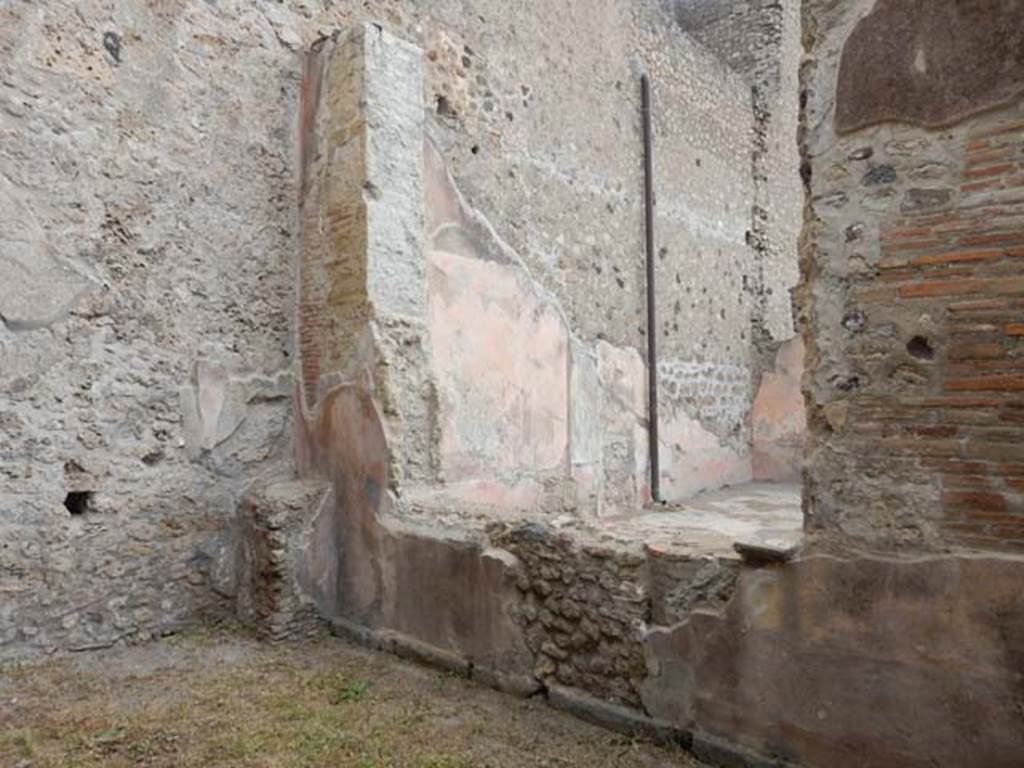 VI.8.22 Pompeii. May 2017. Room 11, looking towards north-east corner of garden area with large window from triclinium. Photo courtesy of Buzz Ferebee.
