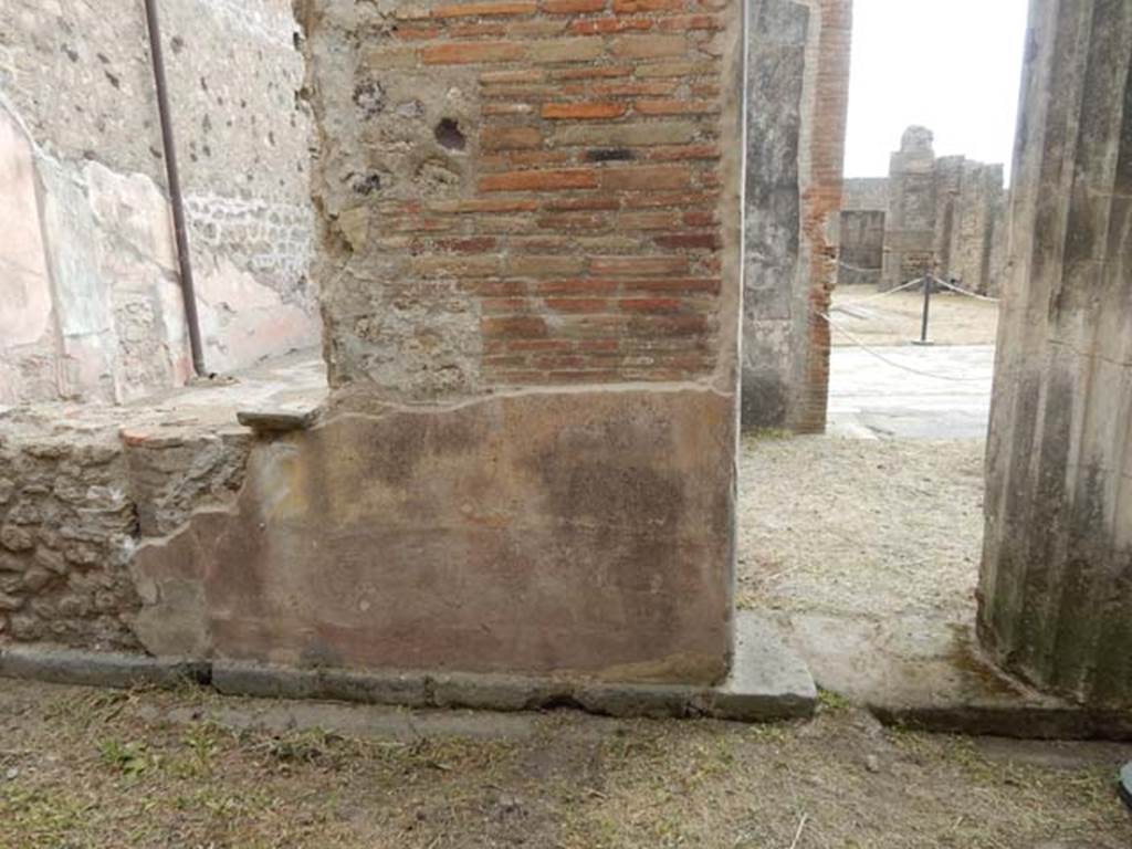 VI.8.22 Pompeii. May 2017. Room 11, remains of painted decoration on east wall of garden area. Photo courtesy of Buzz Ferebee.
