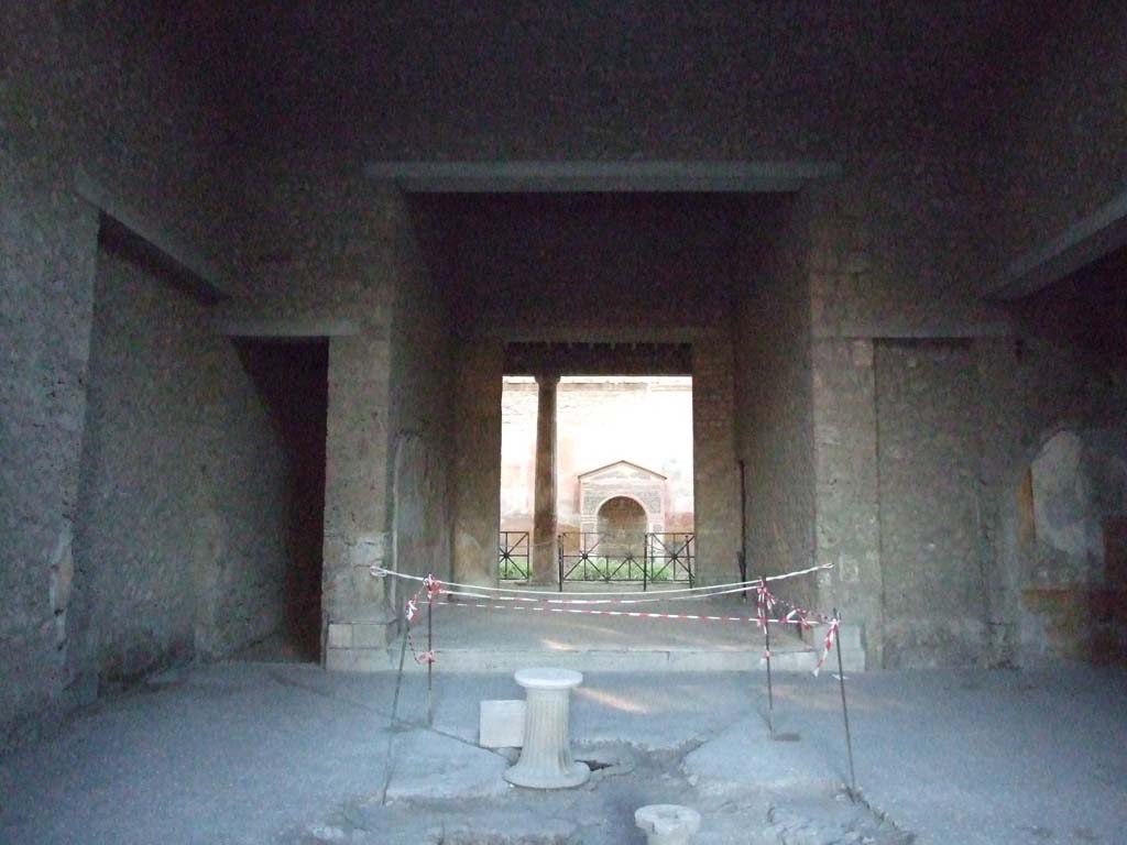 VI.8.23 Pompeii. December 2006. Looking across atrium to tablinum. 