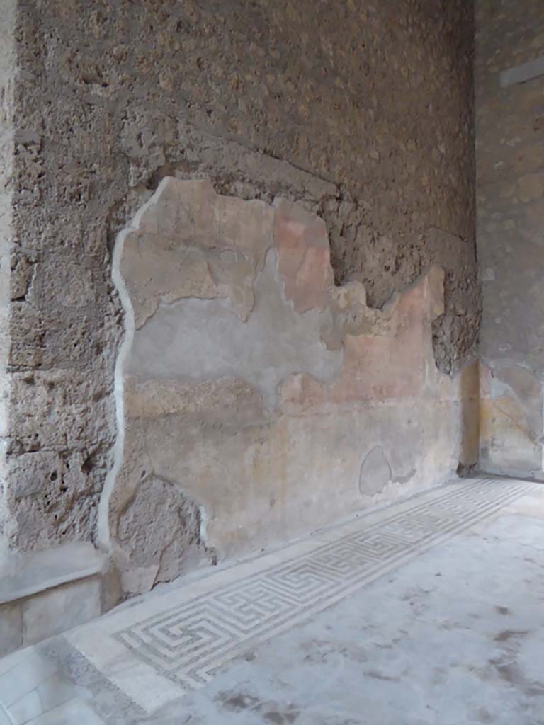VI.8.23 Pompeii. September 2017. South side of tablinum, looking west.
Foto Annette Haug, ERC Grant 681269 DÉCOR.
