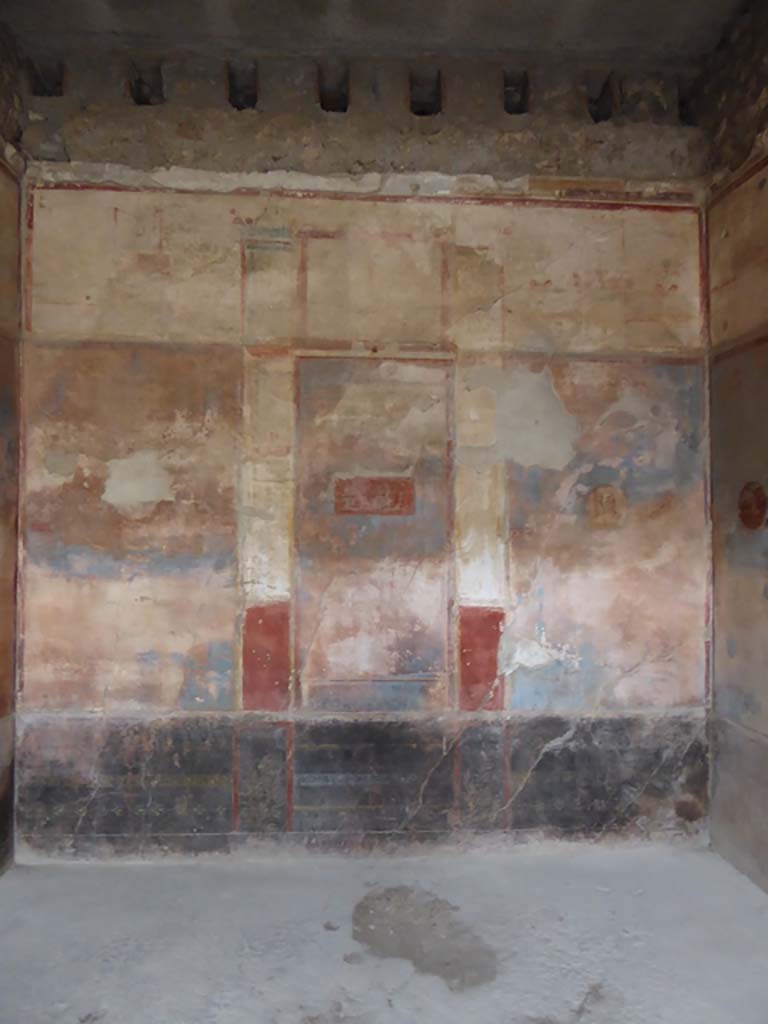 VI.8.24 Pompeii. September 2017. West wall of tablinum.
Foto Annette Haug, ERC Grant 681269 DÉCOR.
