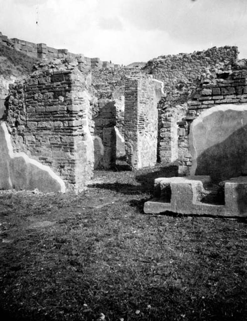 231759 Bestand-D-DAI-ROM-W.639.jpg
VI.9.1 Pompeii. W639. Looking across room 2, the atrium, towards north-east side of house.
In the centre is a walkway, room 4, with a doorway into the south side of room 11, large triclinium. Photo by Tatiana Warscher. With kind permission of DAI Rome, whose copyright it remains. See http://arachne.uni-koeln.de/item/marbilderbestand/231759  
According to Warscher, this doorway from the atrium led to the walkway of the xystus (her room X) See Warscher, T, 1938: Codex Topographicus Pompejanus, Regio VI, insula 9: Pars prima, (no.19), Rome, DAIR.   
