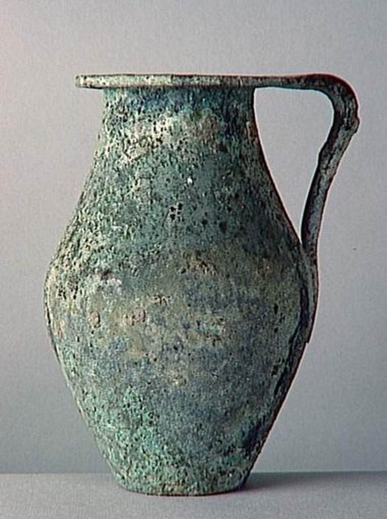 VI.9.1 Bronze jug with vertical handle.  Height 0.185m.  OA 1821 Cruche  une anse verticale, Chantilly, muse Cond, photo RMN  R.G. Ojeda