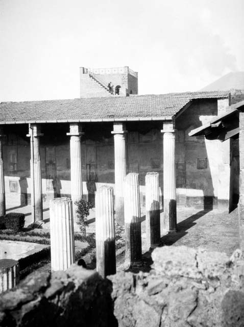 VI.9.2 Pompeii.  March 2009.  Peristyle 16.  Marble fountain steps or cascade at west end of pool.  