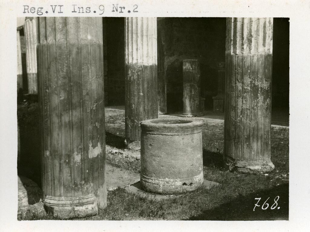 VI.9.2 Pompeii. Pre-1937-39. Puteal 22 in peristyle portico 16.
Photo courtesy of American Academy in Rome, Photographic Archive. Warsher collection no. 768.
