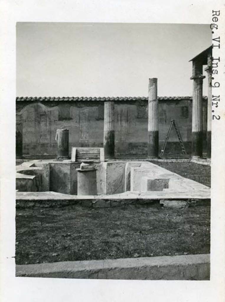 VI.9.2 Pompeii. 1937-1939. Peristyle garden 17, looking west across pool 18 and fountain 19. Photo courtesy of American Academy in Rome, Photographic Archive. 
Warsher collection no. 415a.
