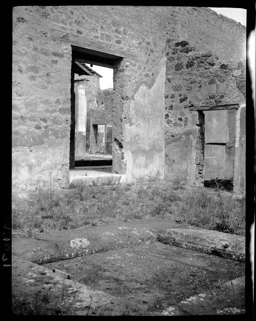 VI.9.7 Pompeii. March 2009. Room 20. Cubiculum. East wall.