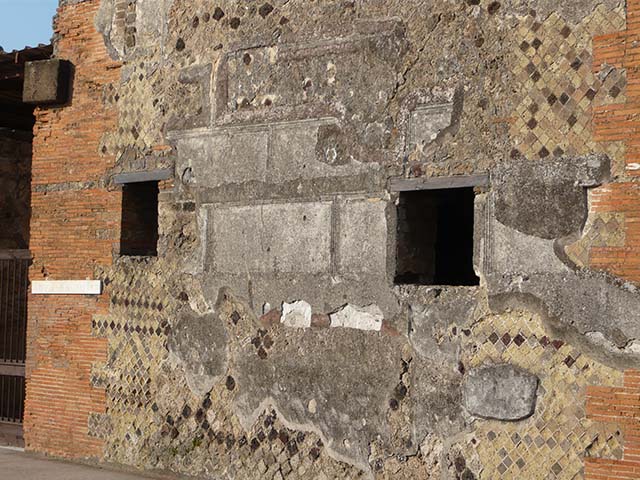 VI.9.7 Pompeii.  March 2009. Room 5 and room 4.  Cubicula.