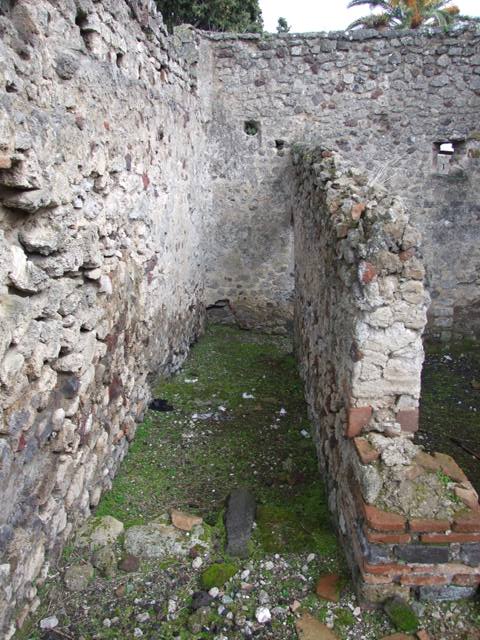 VI.10.4 Pompeii.  March 2009.  Looking west into atrium.