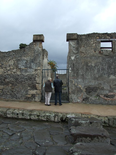 VI.10.6 Pompeii. March 2009. South side of entrance corridor.
