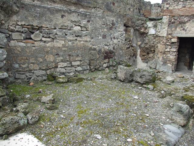 VI.10.7 Pompeii.  March 2009.  Room 15.  Garden area.  North side.  Arched recess 19.