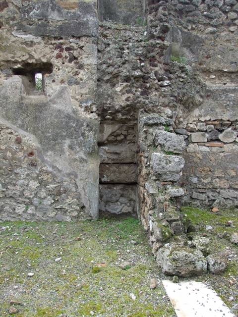 VI.10.7 Pompeii.  March 2009.  East corridor looking south.